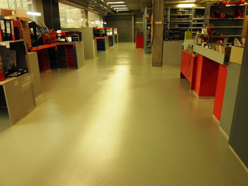 N35 light grey epoxy trade floor at Snap-on Tools