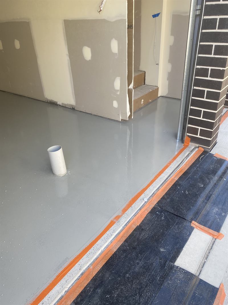 Garage threshold ramped in epoxy mortar
