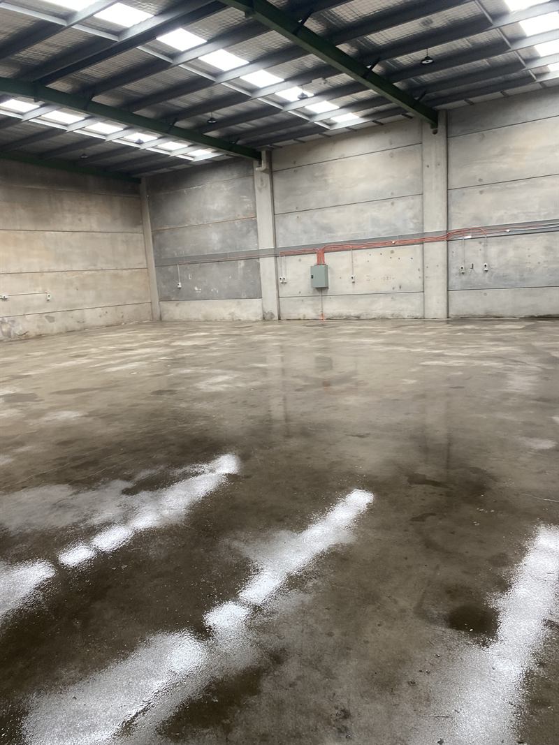 Warehouse floor after pressure cleaning